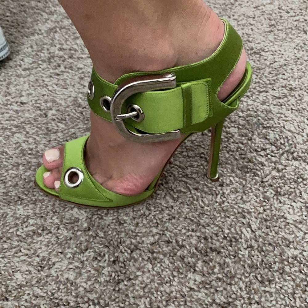 MANOLO BLAHNIK SATIN HEELS